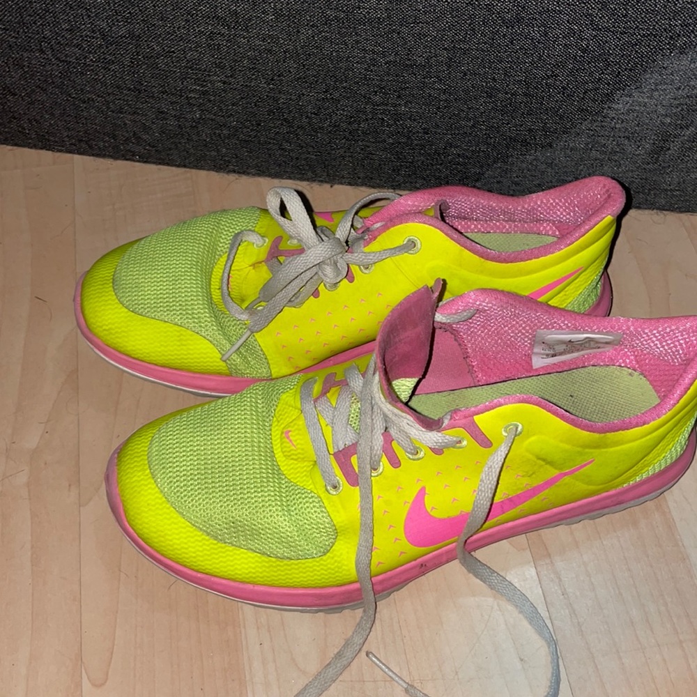 nike running sneakers